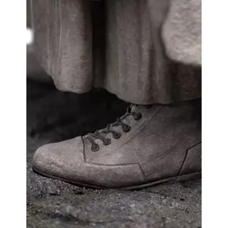 504709
