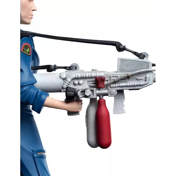 703990