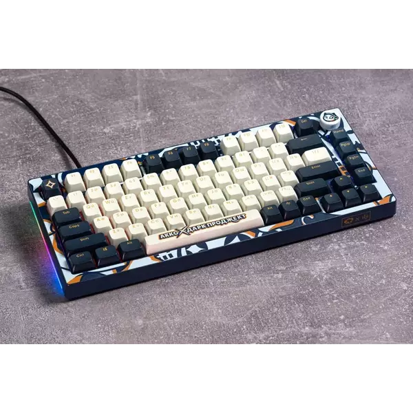 343846