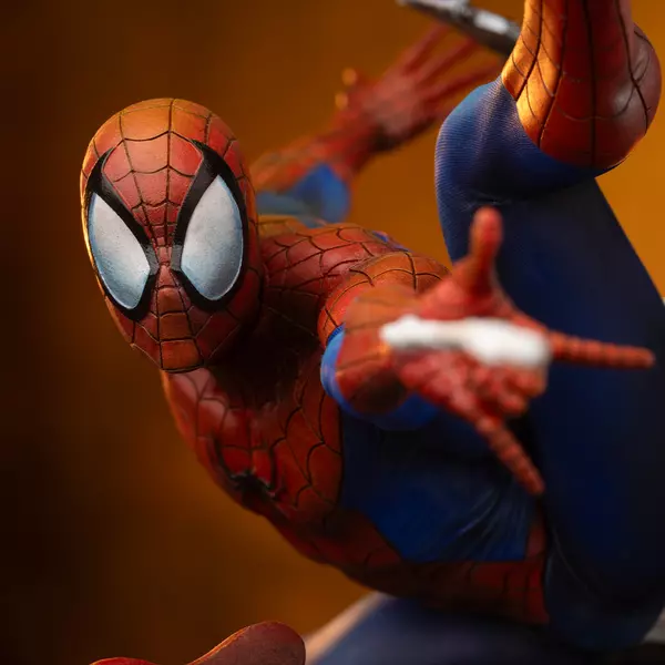 908973